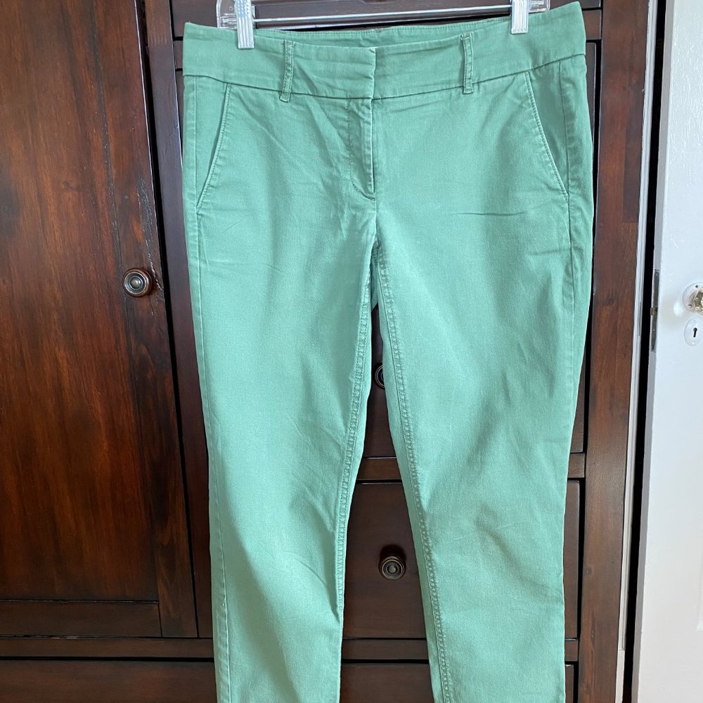LOFT Marisa cropped Khakis, Army Green. Size 6